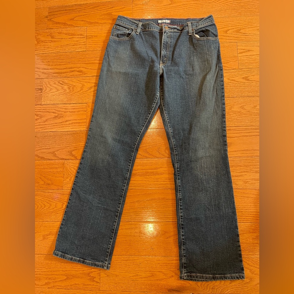 Levi’s Women’s Relaxed Bootcut 550 Jeans